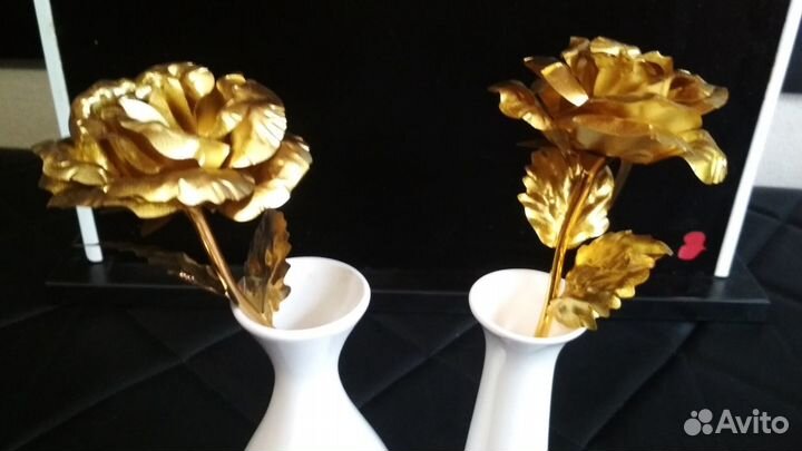 Роза в вазе