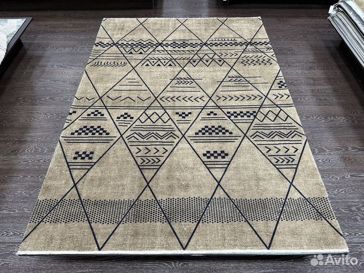 Ковер новый безворсовый 1.6х2.3м