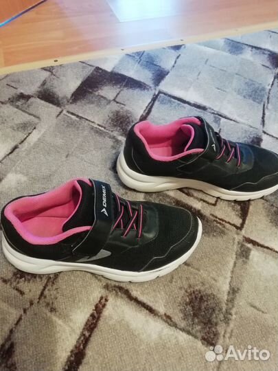 Кроссовки для девочки 34