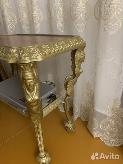 Журнальный столик