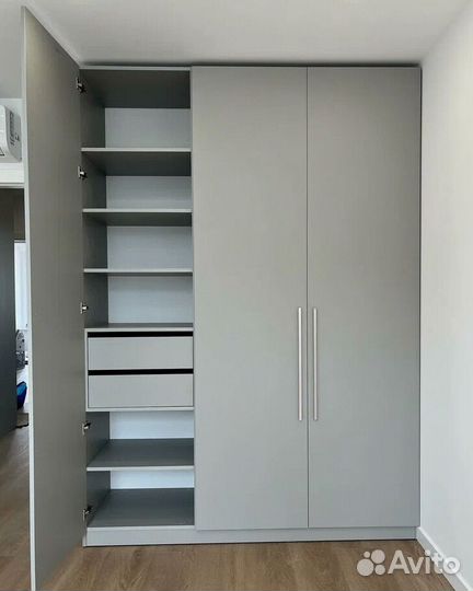 Современный распашной шкаф