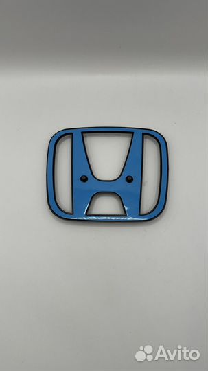 Эмблема на Honda