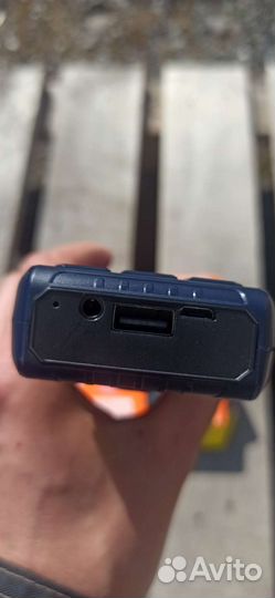 Кнопочный телефон с антеной