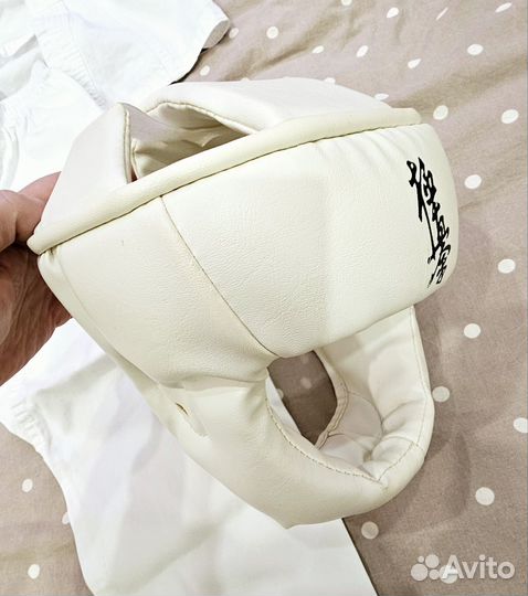 Кимоно для каратэ и шлем(на 8-10 лет, 120-140см)