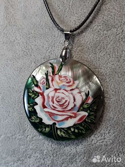 Кулон перламутровый 