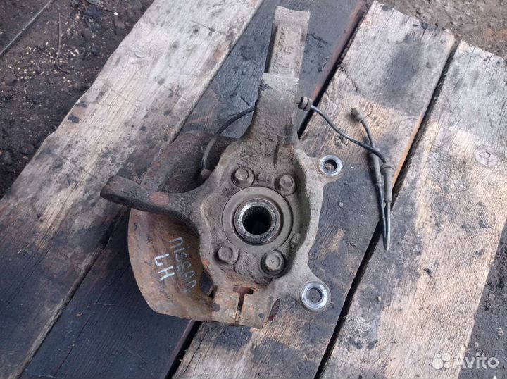 Поворотный кулак левый Nissan Qashkai j10