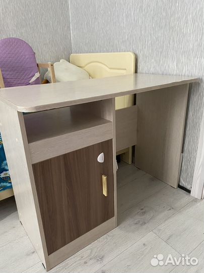 Письменный компьютерный стол