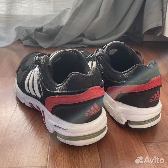 Черные кроссовки Adidas 37 (куплены в Дубае)