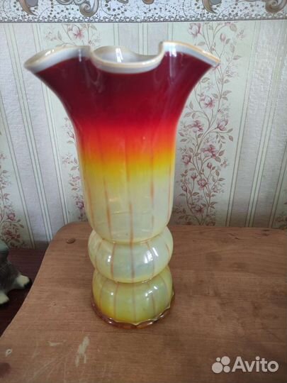 Вазы из красного стекла 30см