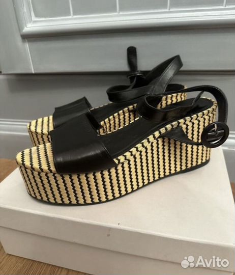 Босоножки Uterque