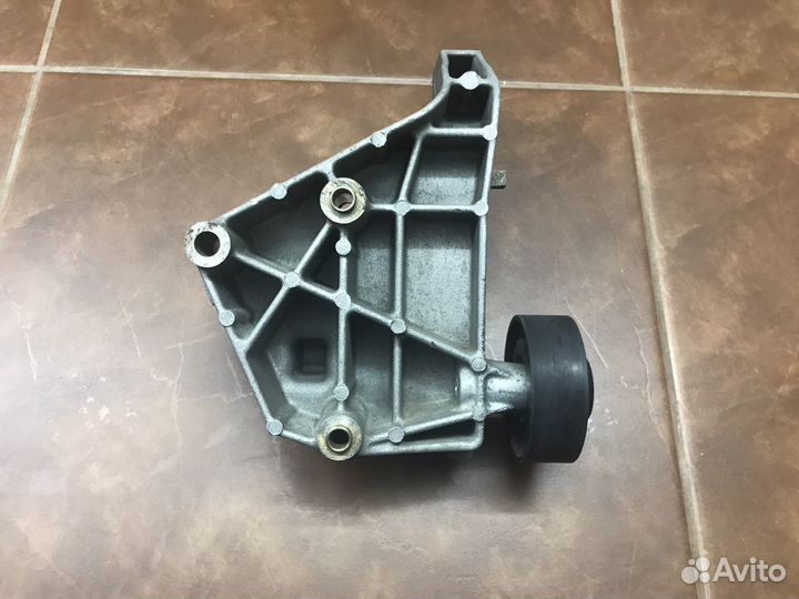 Кронштейн генератора Лада Гранта