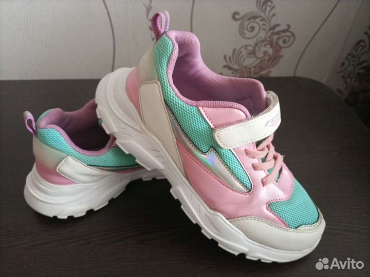 Кроссовки для девочки