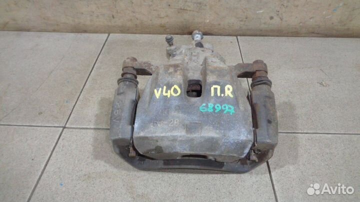 Суппорт передний правый Toyota Camry 40