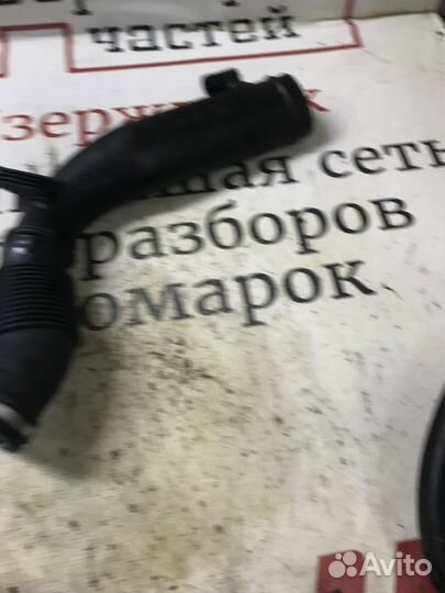 Патрубок воздушного фильтра Land Rover Freelander