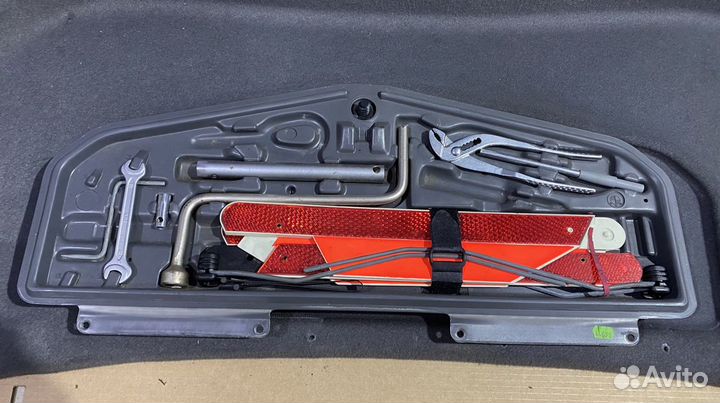 Обшивка крышки багажника с набором BMW 7 E38