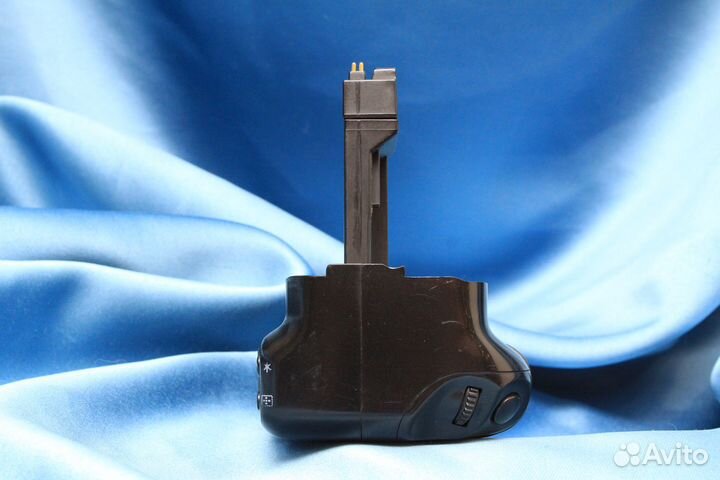 Батарейный блок для Canon 550D 600D 650D + 2 АКБ