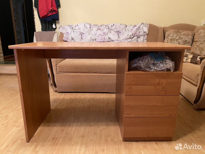 Письменный стол