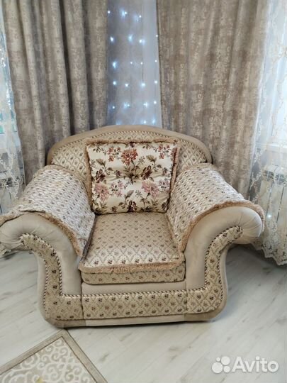 Диваны и кресло бу