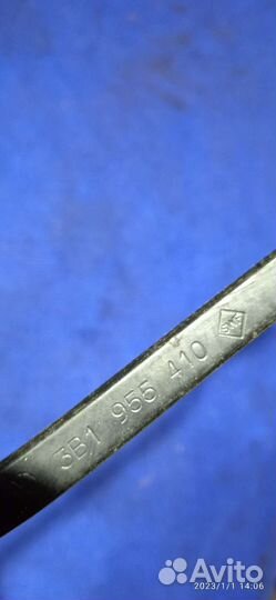 Поводок стеклоочистителя правый passat b5