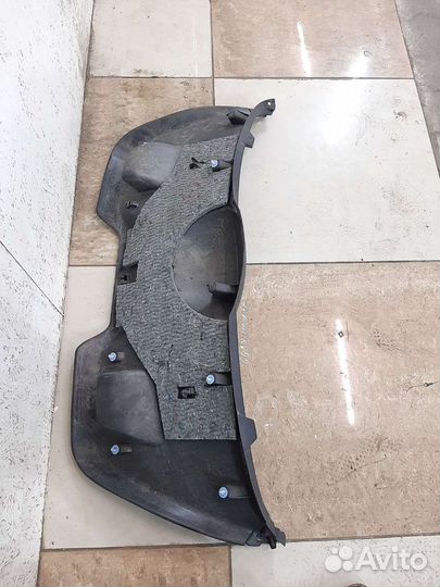 Пластик крышки багажника Пежо 207 рестайлинг