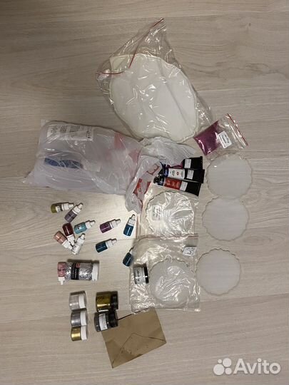 Эпоксидная смола и краска к ней