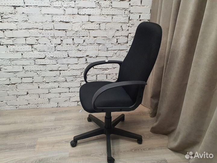 Компьютерное кресло офисное на колесах бу