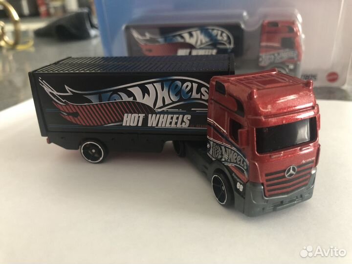 Машинка Hot wheels track stars Mercedes-Benz actro