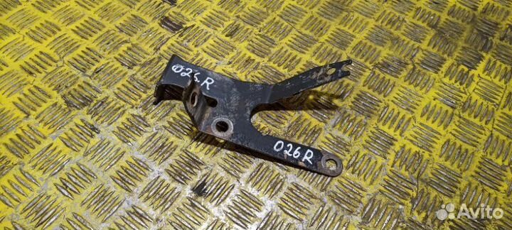 Кронштейн патрубков отопителя правый Man Tga Tgs