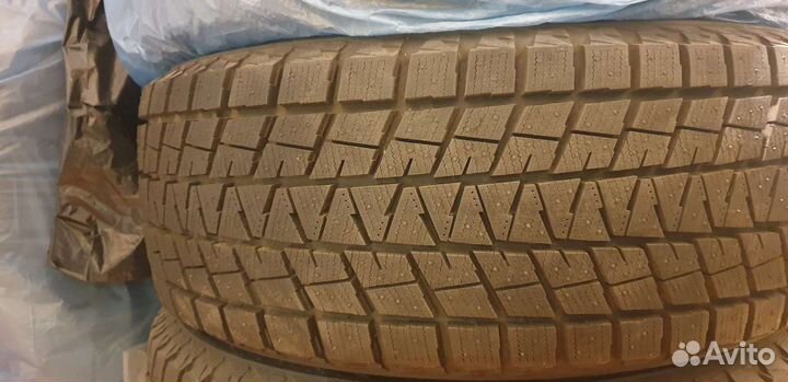 Bridgestone Blizzak DM-V1 265/60 R18 R