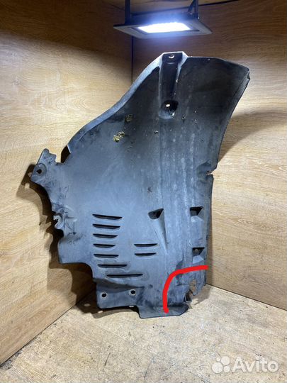 Подкрылок передний правый Mercedes W211 1704366