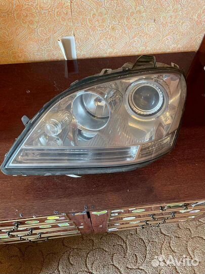 Фара левая Mercedes ML W164