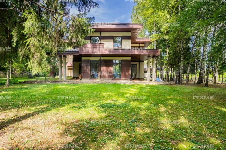 Дом 770 м² на участке 71 сот.