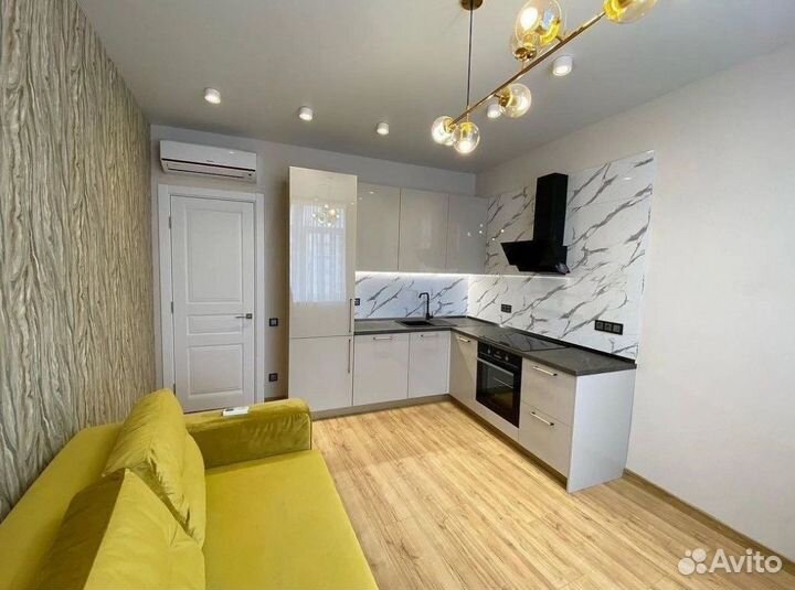 Кухня на заказ в мраморных оттенках