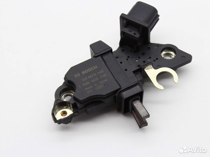 Реле регулятор генератора Bosch Toyota