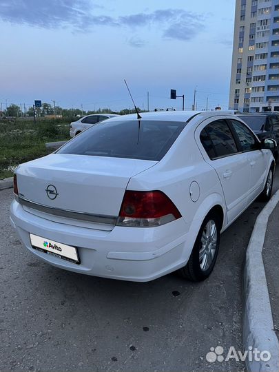 Opel Astra 1.6 МТ, 2011, 177 000 км