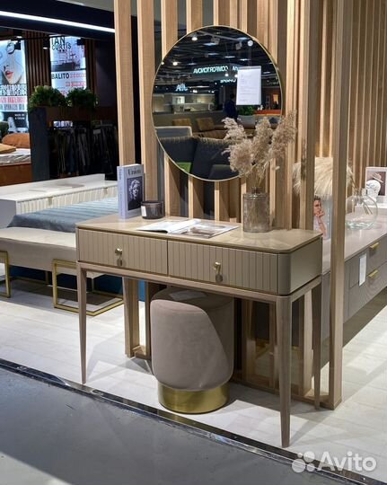 Тумба с ящиками