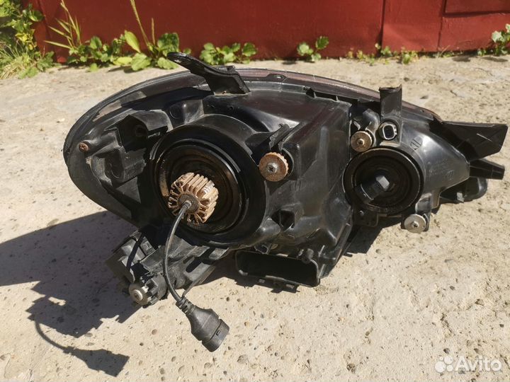 Фара на Toyota Ipsum ACM