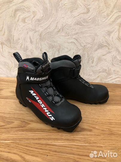 Лыжные ботинки детские (35 р-р)