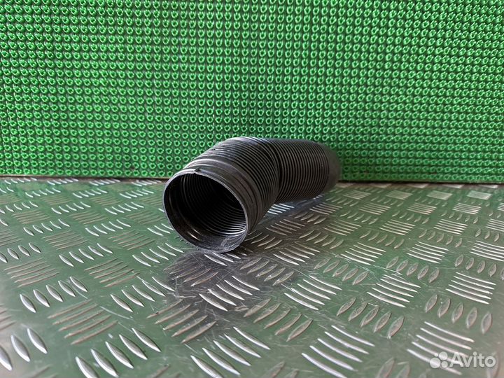 Патрубок воздушного фильтра Skoda Octavia 1.6 AKL