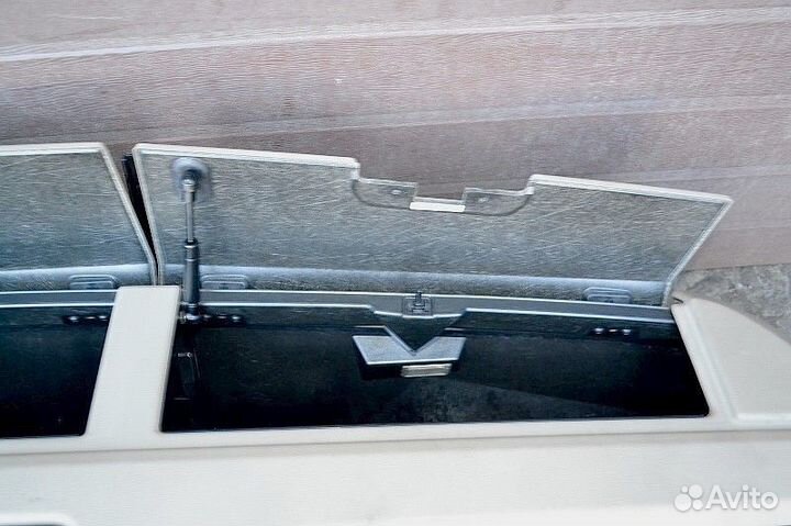 Верхнее салонное отделение для хранения, переднее