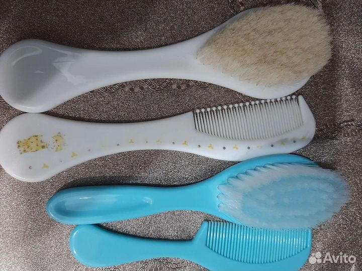 Набор расчесок, зубная щетка на палец