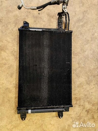 Радиатор кондиционера на VW Golf 5 2007