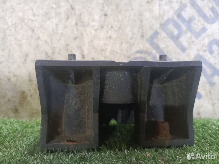 Крепление правое Renault Premium грузовик 11.1