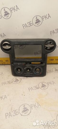 Центральная консоль приборов Toyota BB 2001