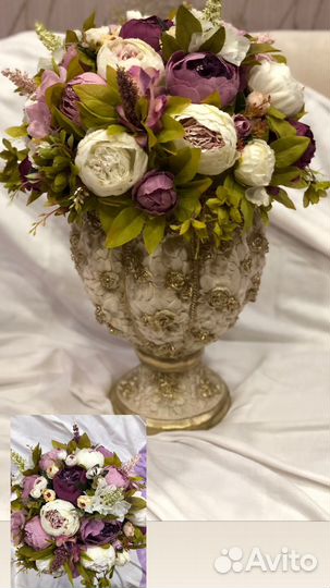 Композиция из искусственных цветы для декора