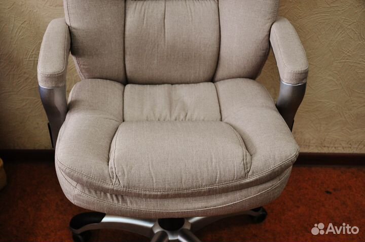 Офисное кресло 