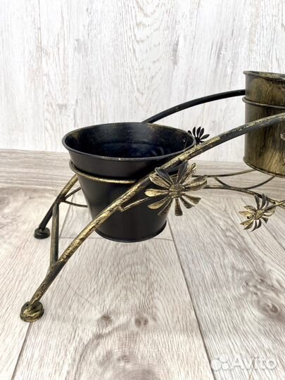 Металлическая подставка для цветов на подоконник