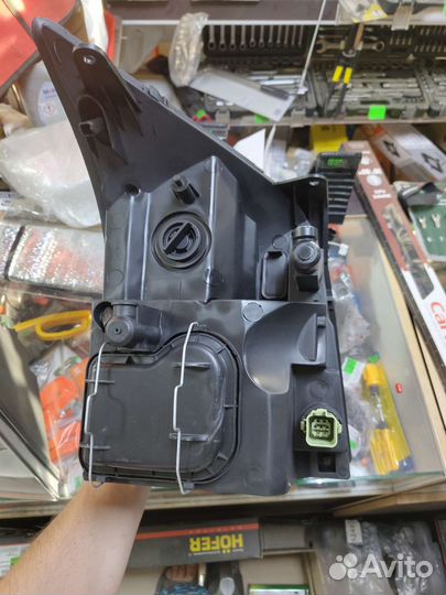 Фара левая или правая Ford Tranzit 06-14