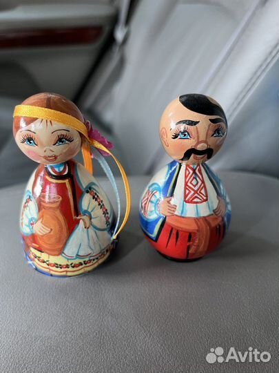 Пара кукол в украинских костюмах