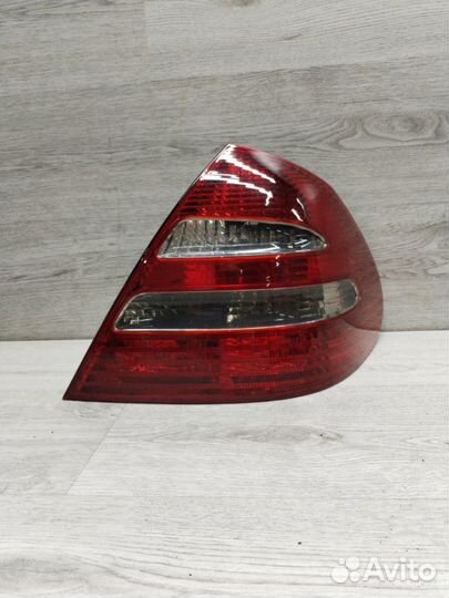 Фонарь задний правый Mercedes E-Class W211 OM648